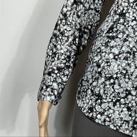 Daisy Fuentes Long Sleeve Black and White Blouse - Picture 3 of 12